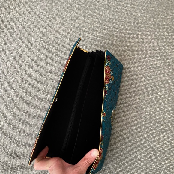 💛5/$25💛 Beautiful clutch with gold trim - Picture 2 of 2